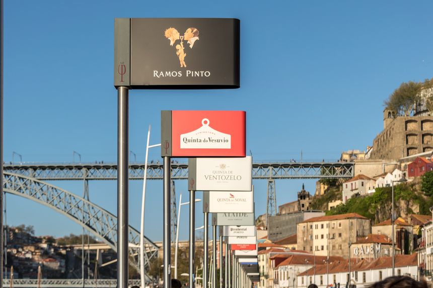 Degustazione del porto nelle cantine di Vila Nova de Gaia