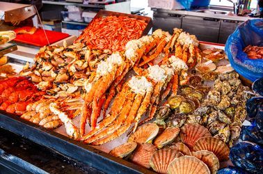 Fruits de mer frais sur un marché